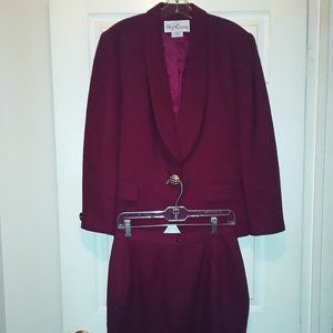 Oleg Cassini womens 2 pc. jacket/skirt set sz. 10